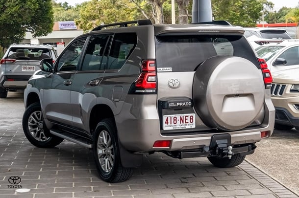 2021 Toyota Prado VX image 3