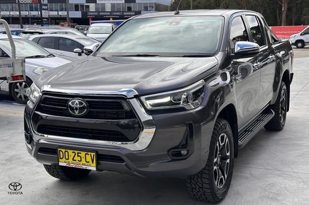 2020 Toyota HiLux 4x4 SR5 image 7