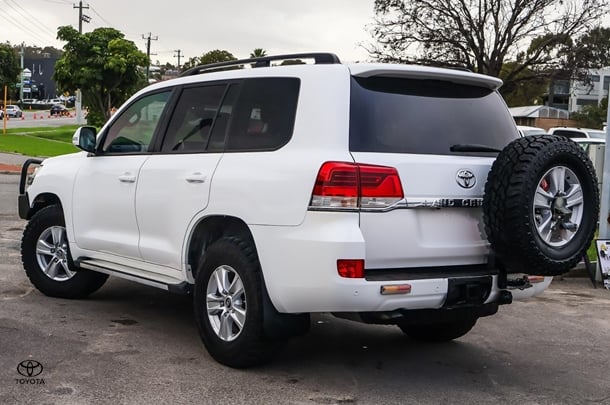 2019 Toyota Landcruiser GXL image 2