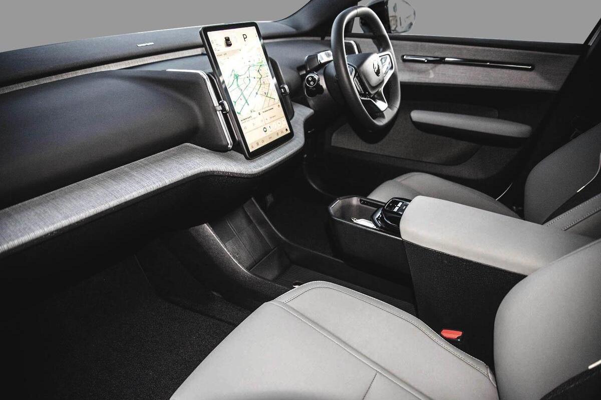 2024 Volvo EX30 Single Motor Extended Range Plus Auto MY25 image 6