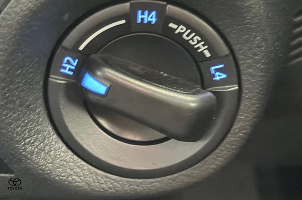2021 Toyota HILUX SR5 image 32