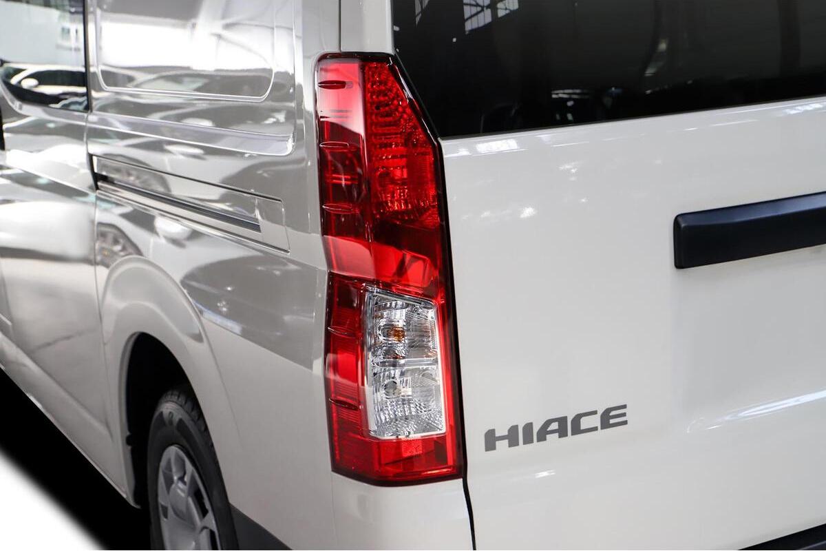 2025 Toyota Hiace LWB Manual image 4
