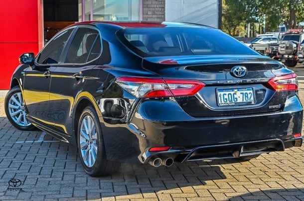 2018 Toyota Camry Hybrid Ascent Sport image 2