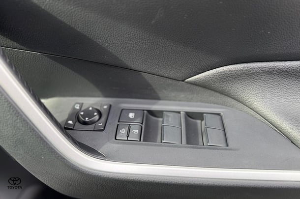 2021 Toyota RAV4 HYBRID GX AWD image 18