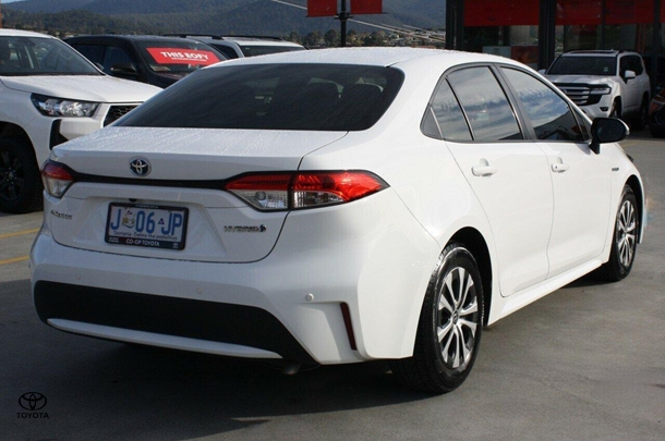 2021 Toyota Corolla Sedan Hybrid Ascent Sport image 8