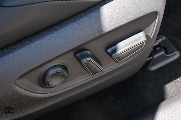 2023 Toyota RAV4 XSE image 15