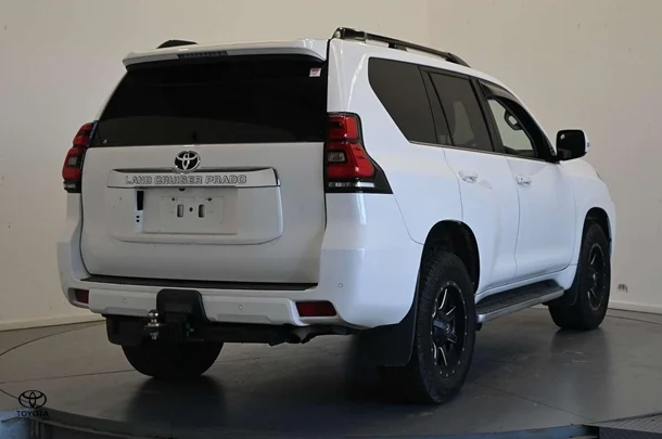 2019 Toyota Prado VX image 5