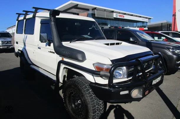 2021 Toyota LC Military GXL image 1