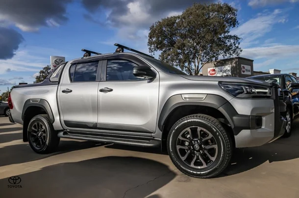 2022 Toyota HILUX Rogue image 3