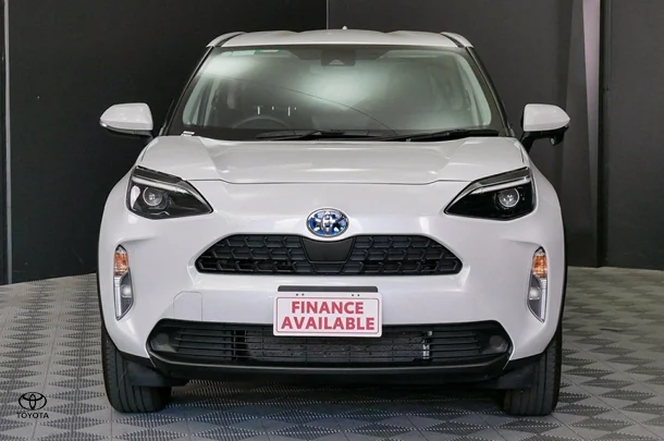 2024 Toyota Yaris Cross Hybrid GX image 2