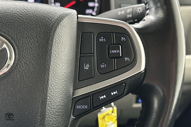 2022 Toyota Hiace SLWB image 23