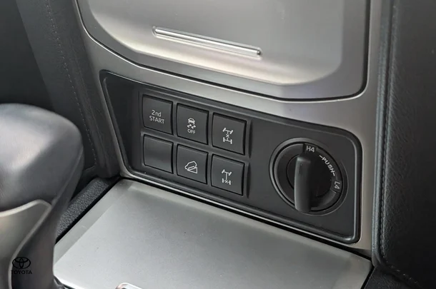 2021 Toyota Prado GXL image 34