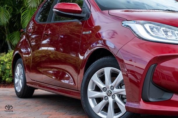 2023 TOYOTA Yaris Hybrid SX image 6