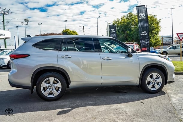 2021 Toyota Kluger Hybrid GX image 3