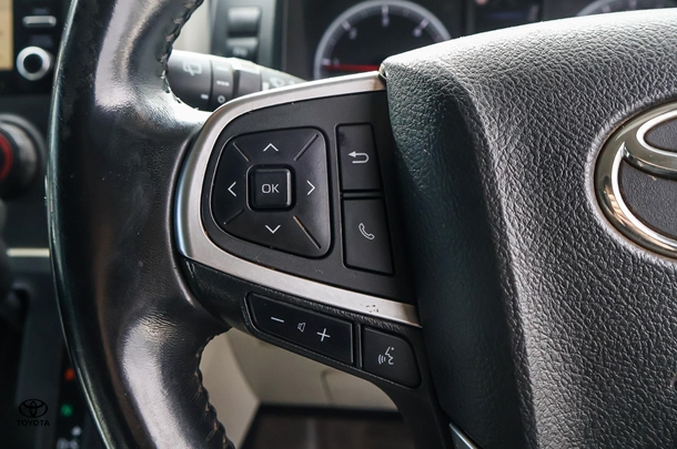 2020 Toyota Hiace LWB image 18