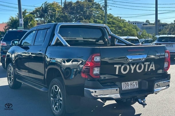 2023 Toyota Hilux SR5 image 5