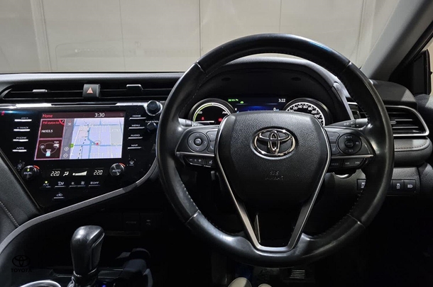 2020 Toyota Camry Hybrid SL image 15
