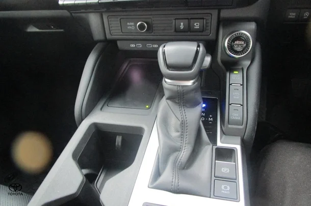 2024 Toyota Prado VX image 19