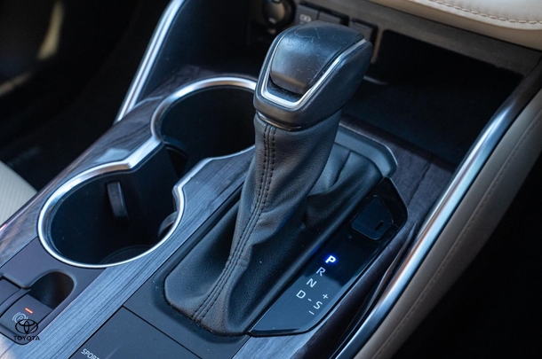 2021 TOYOTA Kluger Hybrid AWD GRANDE image 16