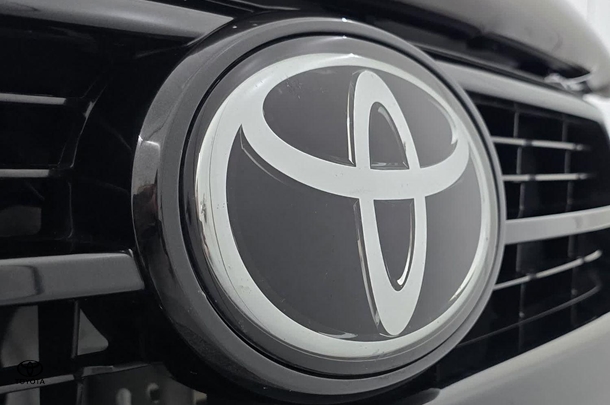 2022 Toyota Hilux SR5 image 8