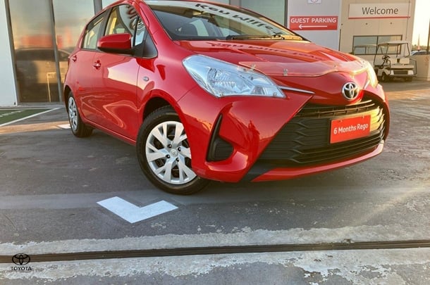 2017 Toyota Yaris Ascent image 1