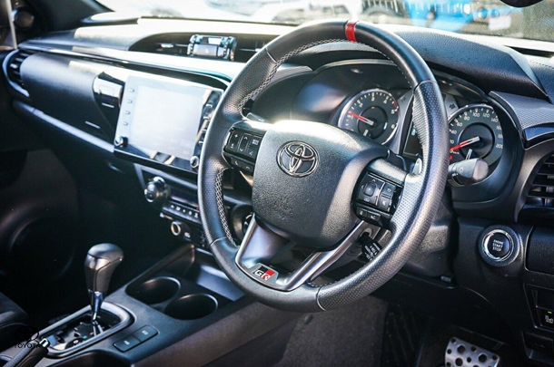 2023 Toyota Hilux 4x4 GR-S image 15