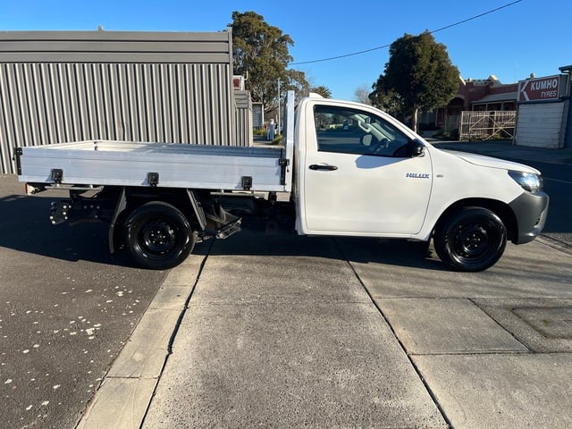 2021 Toyota Hilux Workmate image 3