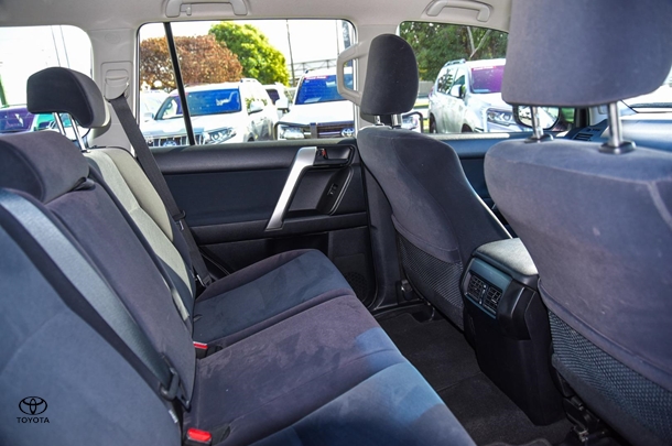 2019 Toyota Prado GX image 19
