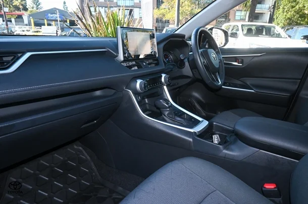 2020 TOYOTA RAV4 Hybrid GXL-2WD image 8