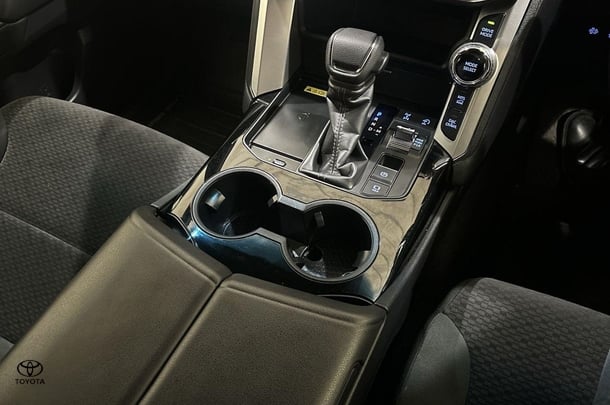 2023 Toyota Landcruiser GXL image 22