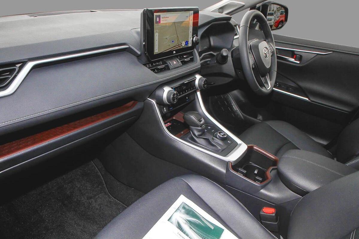 2024 Toyota RAV4 Cruiser Auto eFour image 8