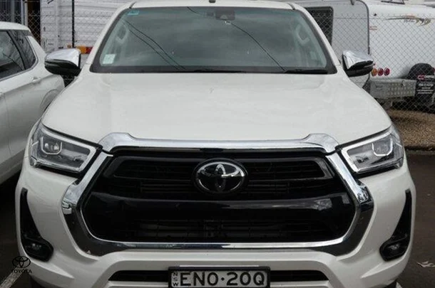2021 Toyota Hilux SR5 image 2