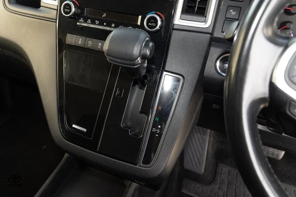 2020 Toyota Granvia Standard image 13