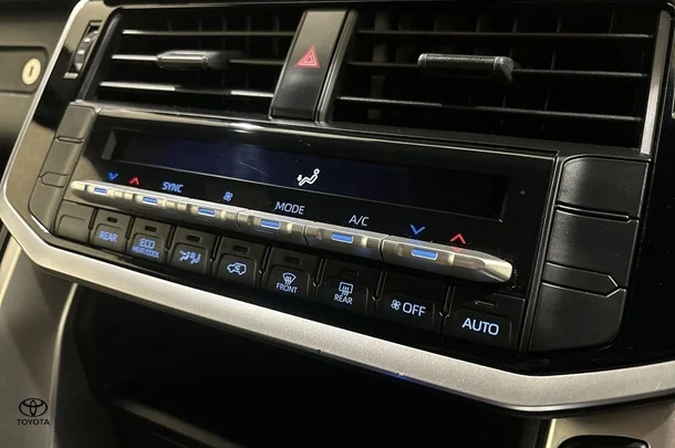 2023 Toyota Landcruiser GXL image 20