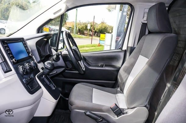 2020 Toyota Hiace LWB image 8