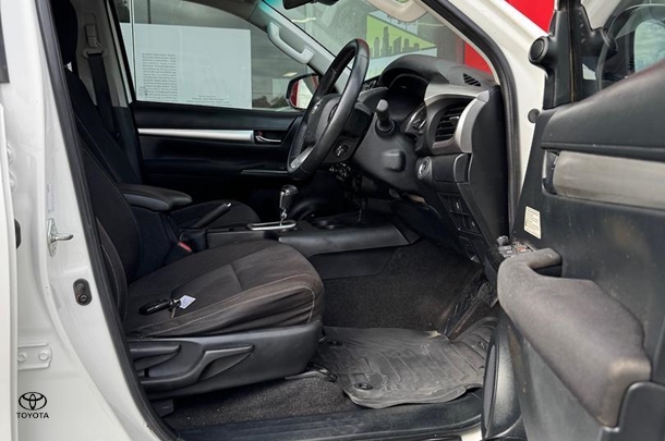 2020 Toyota Hilux SR5 image 22