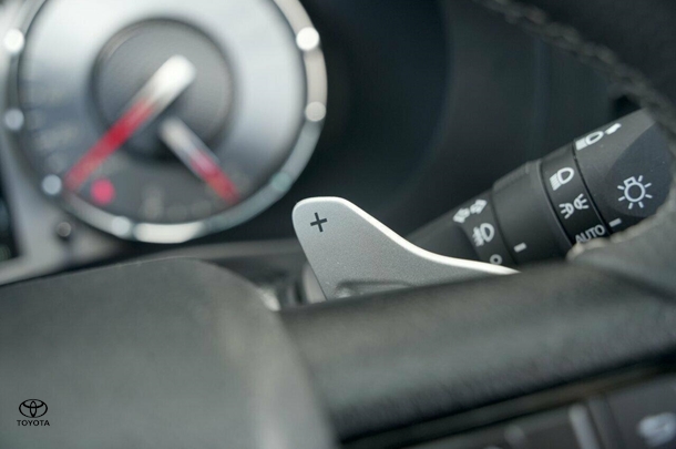 2024 Toyota Hilux 4x4 GR-S image 17
