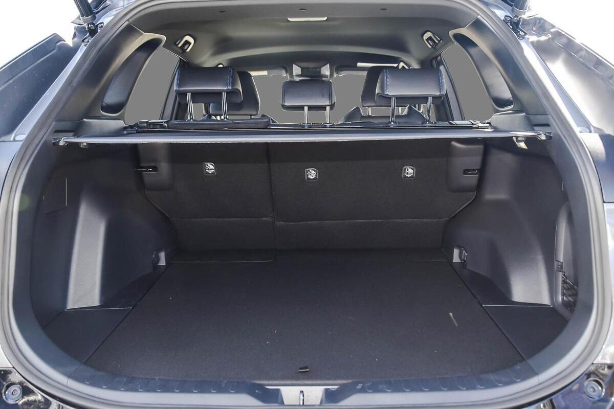 2025 Toyota RAV4 XSE Auto eFour image 9