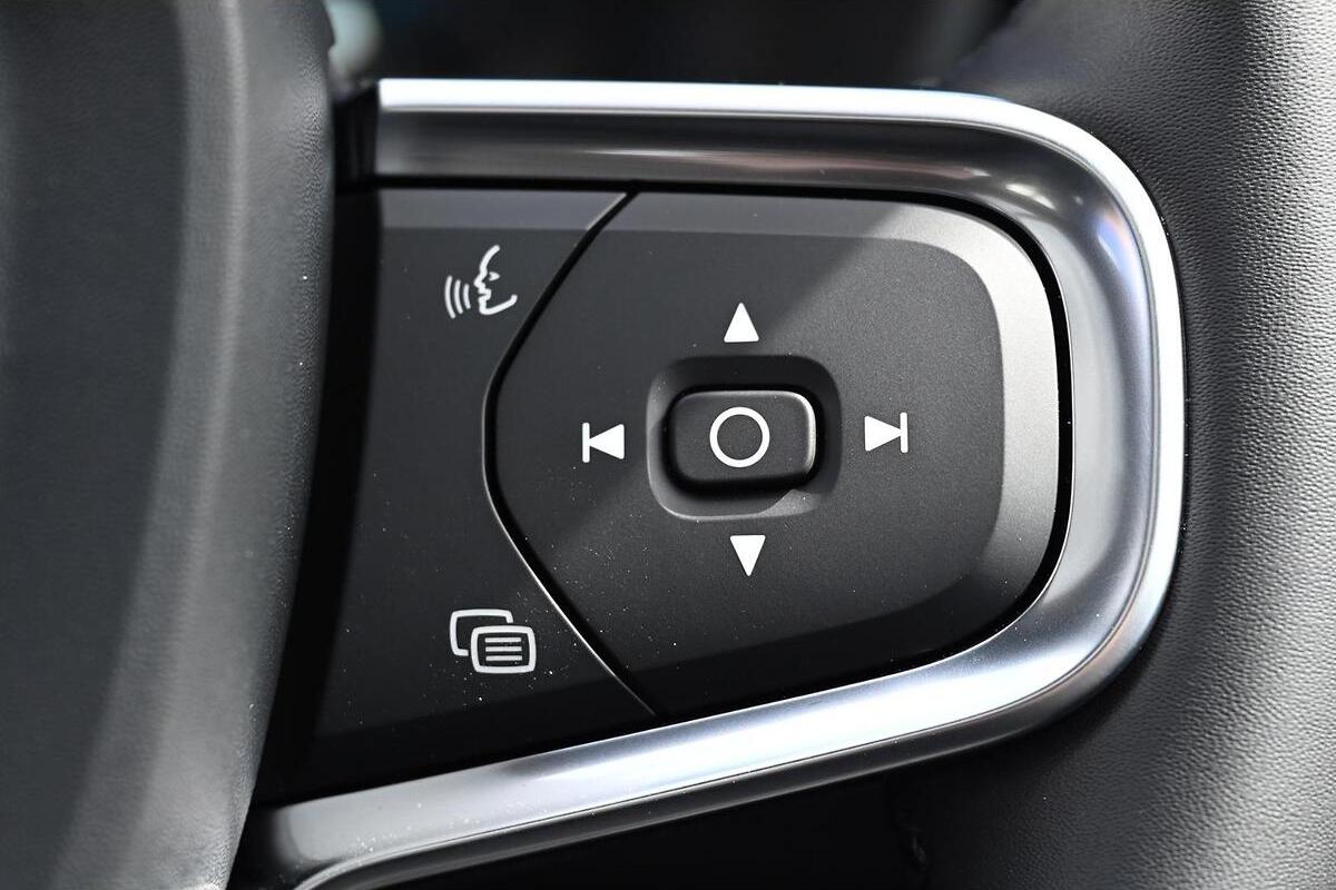 2024 Volvo XC40 Black Edition Auto AWD MY25 image 13