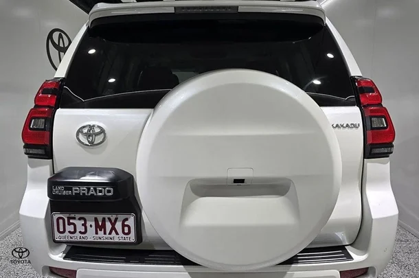 2021 Toyota Prado Kakadu image 3