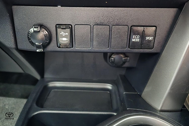 2018 Toyota RAV4 GX-2WD image 23