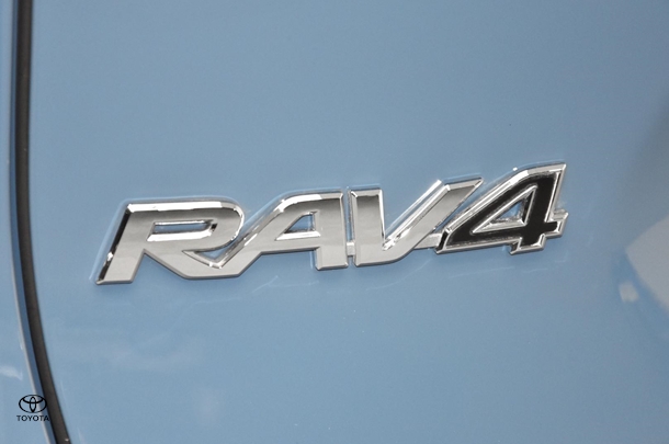 2022 Toyota RAV4 Hybrid XSE (AWD) image 7