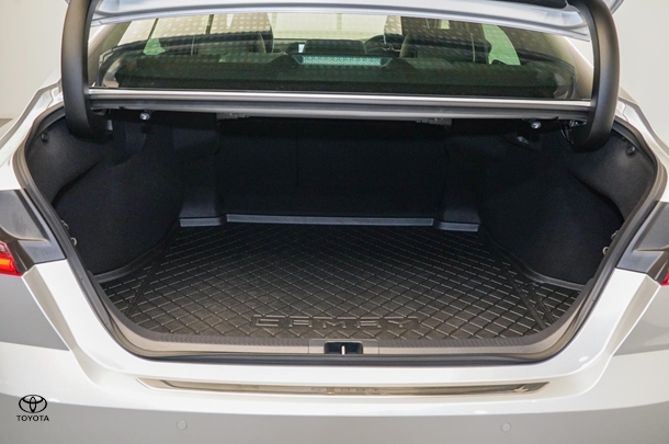 2024 Toyota Camry Hybrid SL image 18