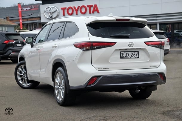 2021 Toyota KLUGER AWD GRANDE image 2