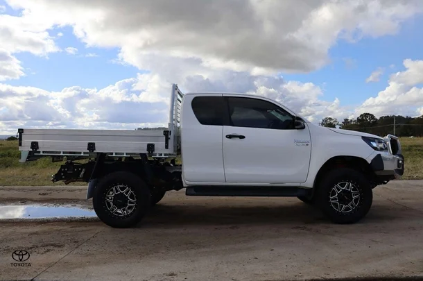 2020 Toyota Hilux 4x4 SR image 3
