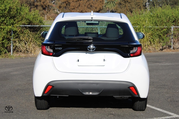 2023 Toyota Yaris Ascent Sport image 7