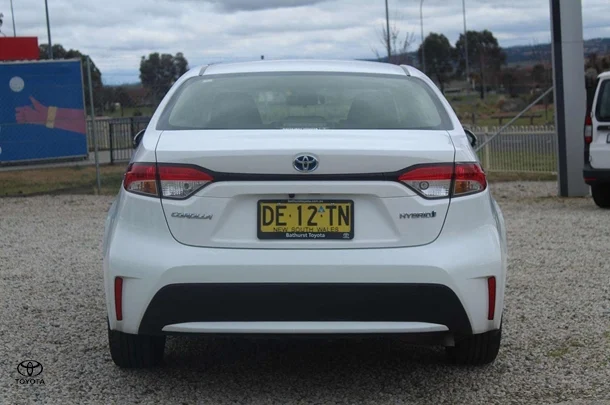 2022 Toyota Corolla Sedan Hybrid Ascent Sport image 5
