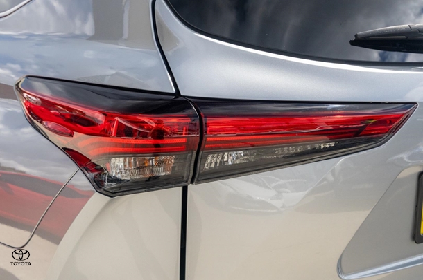 2021 Toyota KLUGER HYBRID GX AWD image 20