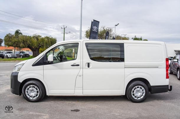 2021 Toyota Hiace LWB image 4