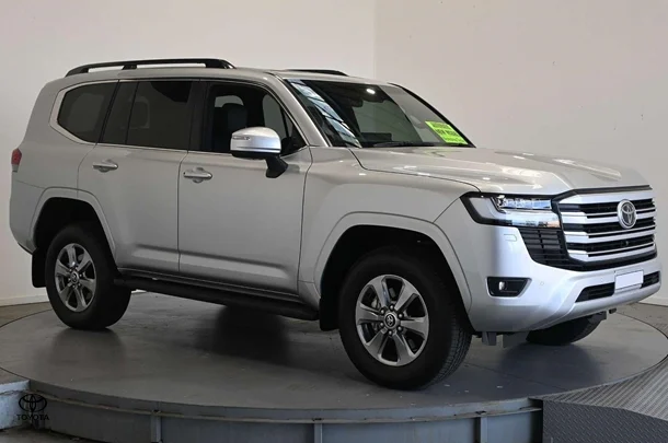 2023 Toyota Landcruiser VX image 3
